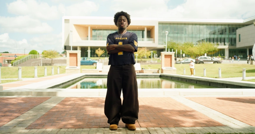 CUT 02.00_06_04_16.Still018