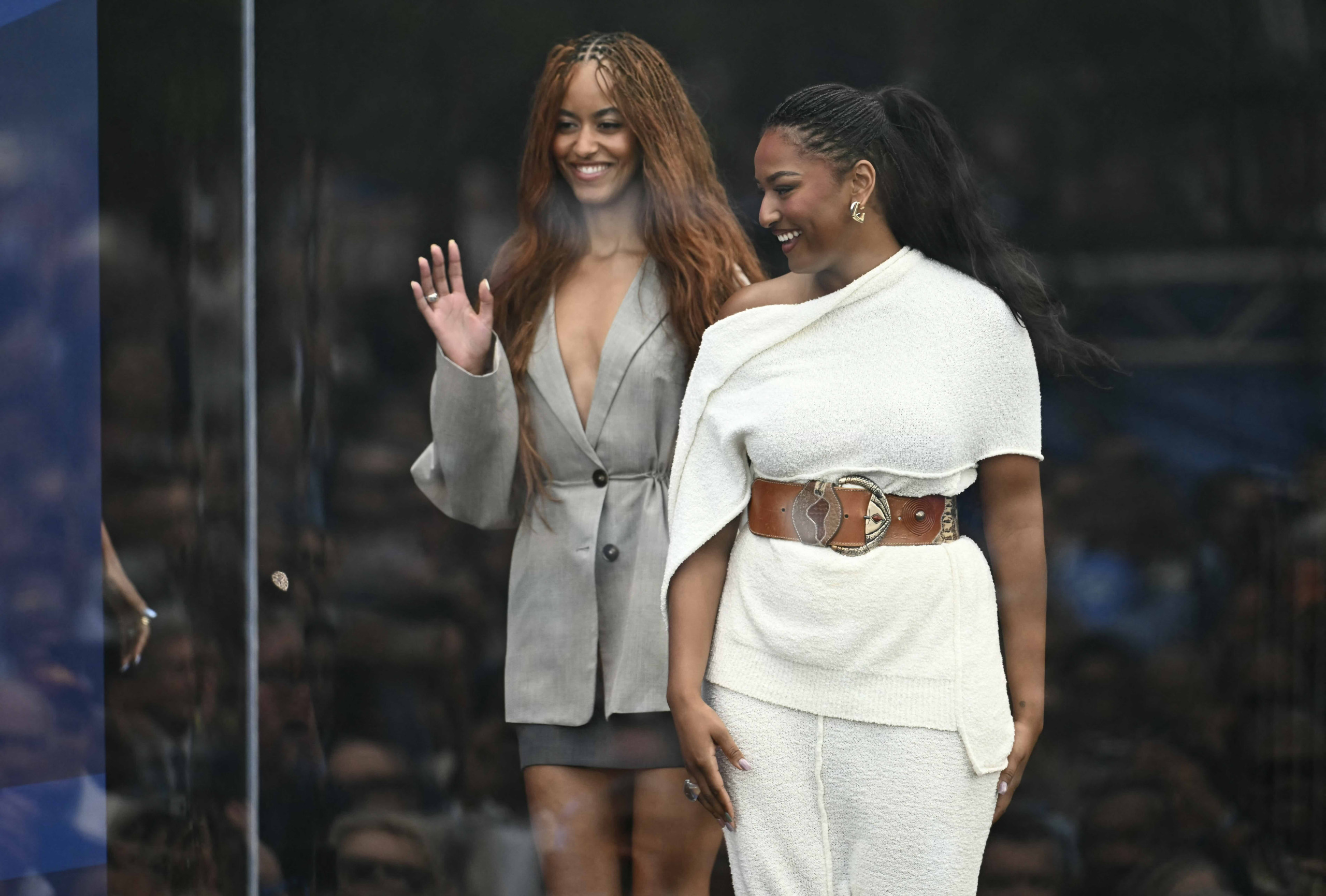 Malia Sasha Obama OPC